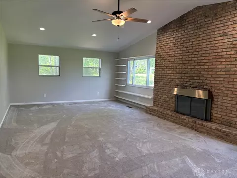 Living - 2186 Ridge Rd, Springfield, OH 45502 photo 2 of 6