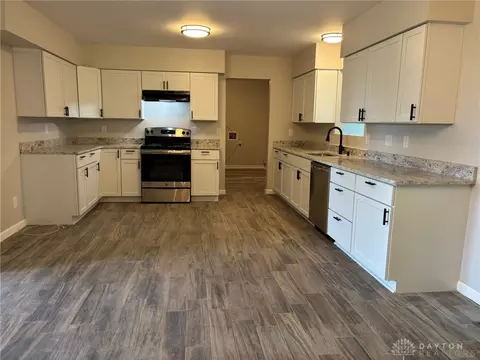 Kitchen - 2186 Ridge Rd, Springfield, OH 45502 photo 2 of 11