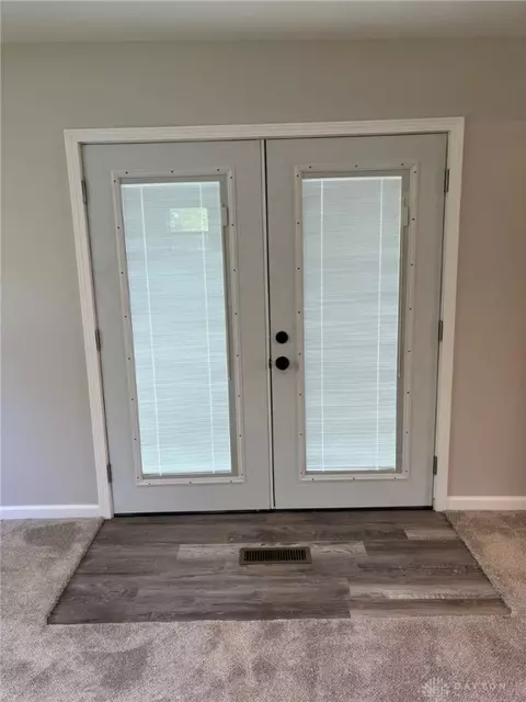 Entry Way - 2186 Ridge Rd, Springfield, OH 45502 photo 3 of 4