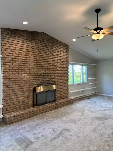 Living - 2186 Ridge Rd, Springfield, OH 45502 photo 5 of 6