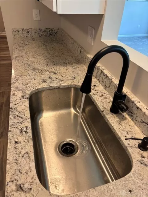 Kitchen - 2186 Ridge Rd, Springfield, OH 45502 photo 6 of 11