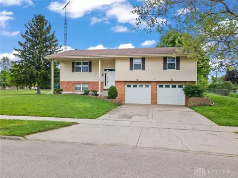 817 Dartmouth Rd, Troy, OH 45373