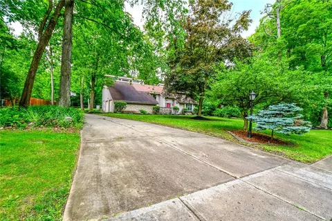 Exterior - 222 Walnut Grove Dr, Centerville, OH 45458 photo 2 of 16