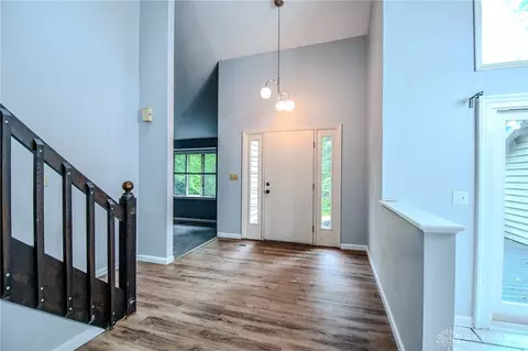 Entry Way - 222 Walnut Grove Dr, Centerville, OH 45458 photo 2 of 8