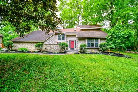 Exterior - 222 Walnut Grove Dr, Centerville, OH 45458 photo 6 of 16