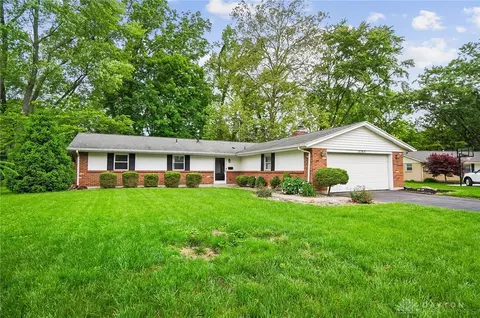 Exterior - 2765 Hemphill Rd, Kettering, OH 45440 photo 2 of 5