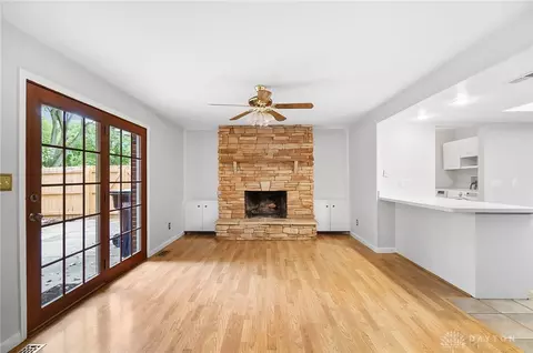 Living - 2765 Hemphill Rd, Kettering, OH 45440 photo 6 of 7