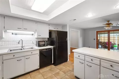 Kitchen - 2765 Hemphill Rd, Kettering, OH 45440 photo 2 of 3