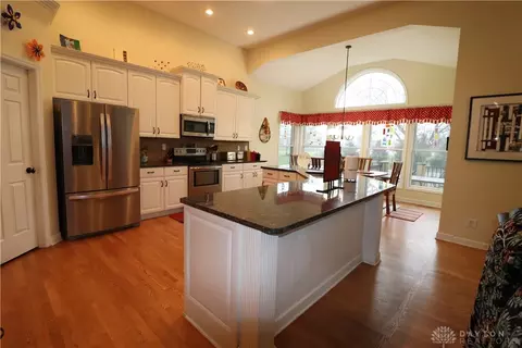 Kitchen - 9543 Hacker Farm Ln, Centerville, OH 45458 photo 7 of 10