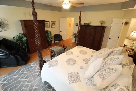 Bedroom - 9543 Hacker Farm Ln, Centerville, OH 45458 photo 2 of 10