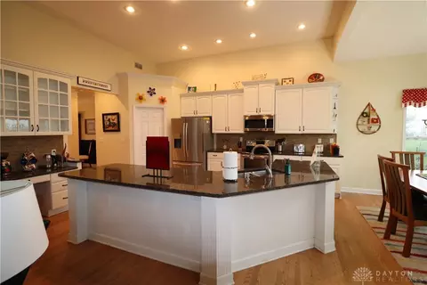 Kitchen - 9543 Hacker Farm Ln, Centerville, OH 45458 photo 8 of 10