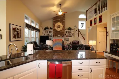 Kitchen - 9543 Hacker Farm Ln, Centerville, OH 45458 photo 4 of 10