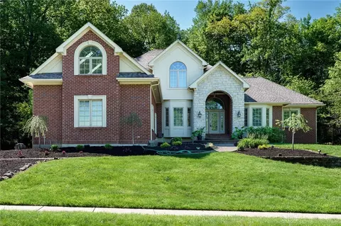 1538 Country Wood Dr, Dayton, OH 45440