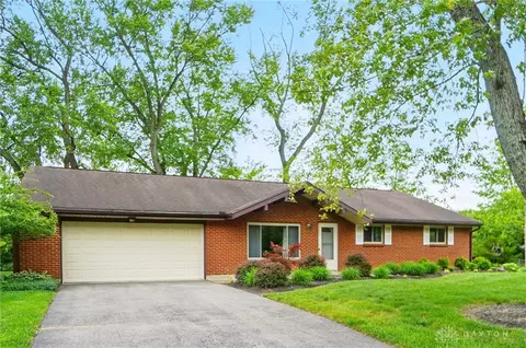 600 Deauville Dr, Dayton, OH 45429