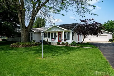 7 Kiser Dr, Tipp City, OH 45371