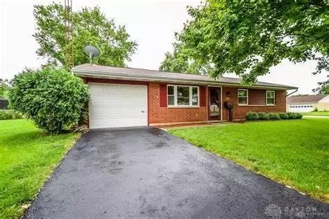 1006 Mayfield Dr, Troy, OH 45373