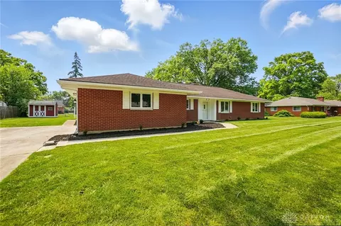 220 Cardigan Rd, Washington Township, OH 45459