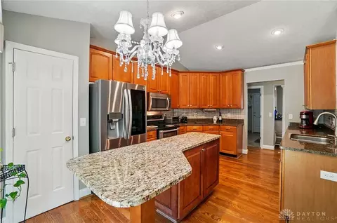 Kitchen - 8765 Woolstone Ct, Maineville, OH 45039 photo 3 of 6