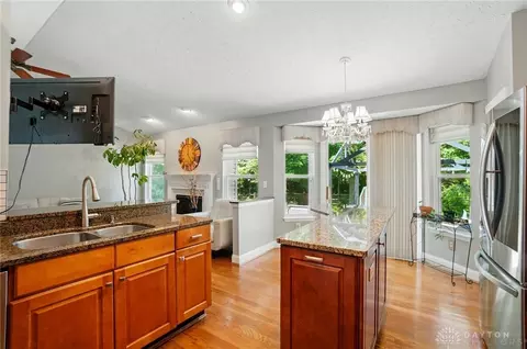Kitchen - 8765 Woolstone Ct, Maineville, OH 45039 photo 5 of 6