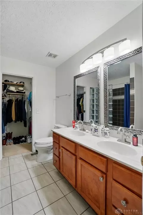Bath - 8765 Woolstone Ct, Maineville, OH 45039 photo 2 of 7