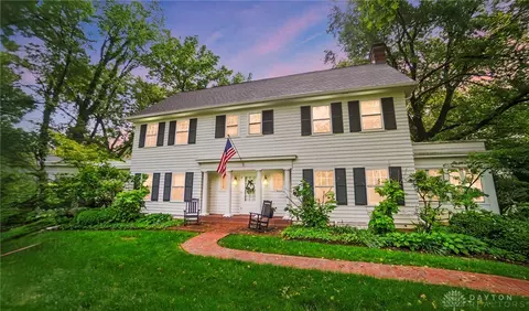 790 E Schantz Ave, Oakwood, OH 45419