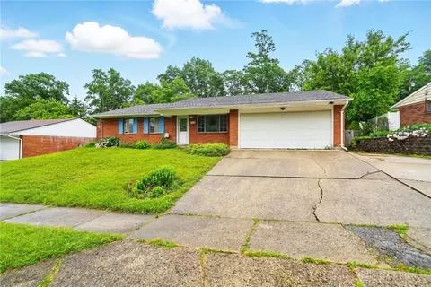2424 Pinegrove Dr, Dayton, OH 45449