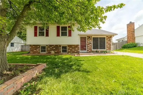 2006 Wimbledon Dr, Xenia, OH 45385