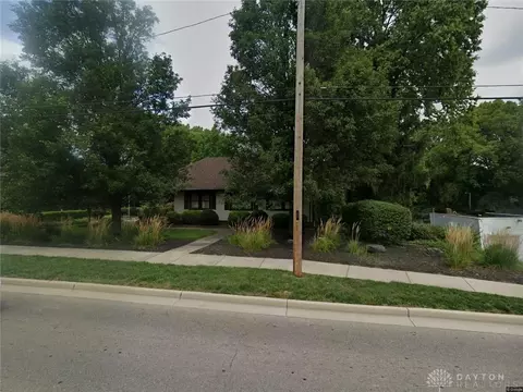 805 E Linden Ave, Miamisburg, OH 45342