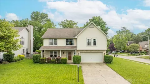 690 Golf View Ct, Vandalia, OH 45377