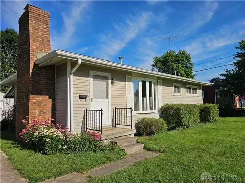 490 Glendale Dr, Troy, OH 45373