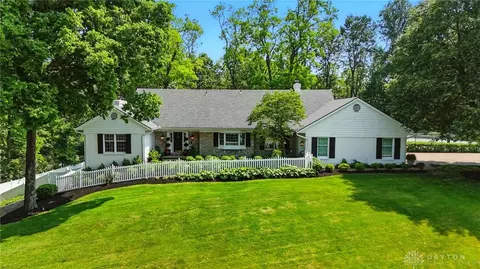 302 Southbridge Ln, Washington Township, OH 45459
