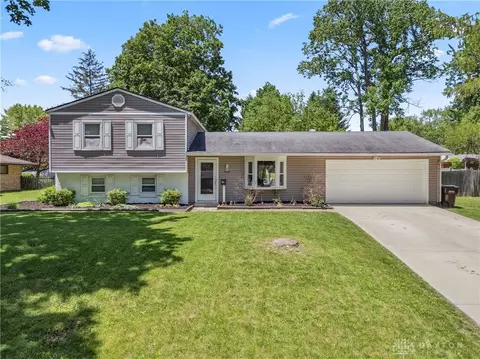 2089 Clearview Dr, Bellbrook, OH 45305
