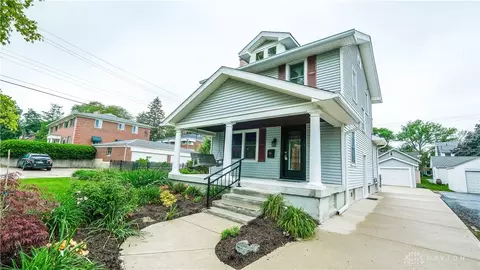 17 Monteray Ave, Oakwood, OH 45419