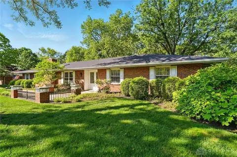 5447 Royalwood Dr, Dayton, OH 45429