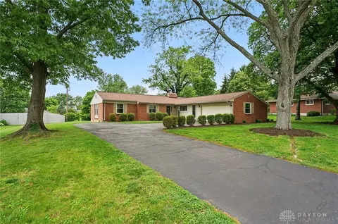 5571 Hugh Dr, Dayton, OH 45459