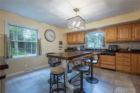 649 Murrell Dr, Kettering, OH 45429 photo 6