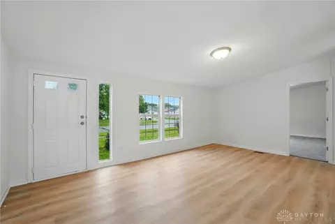 Living - 665 Diamond Loop, Middletown, OH 45044 photo 1 of 3