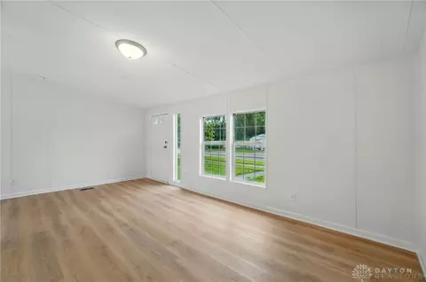 Living - 665 Diamond Loop, Middletown, OH 45044 photo 2 of 3