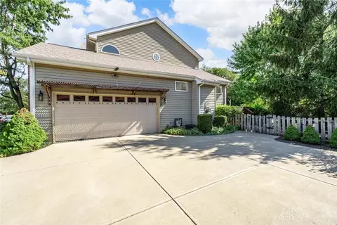 Exterior - 20 Pembrook Ct, Springboro, OH 45066 photo 8 of 10