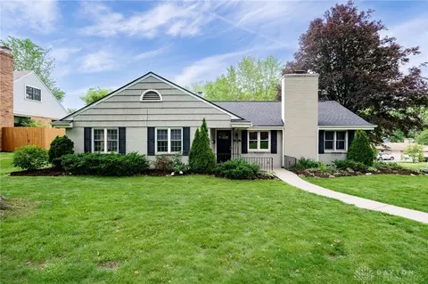 103 Castle Dr, Dayton, OH 45429 photo 2