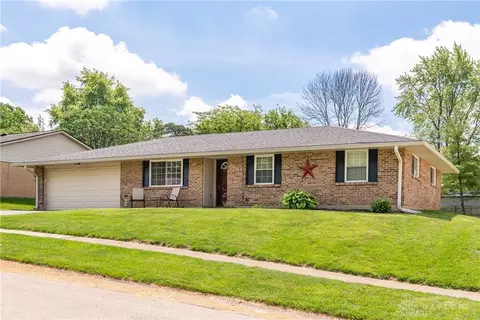 4932 Arrowview Dr, Dayton, OH 45424