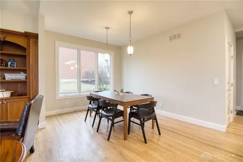 Dining - 7760 Ingrams Ridge Dr, Cincinnati, OH 45244 photo 4 of 10