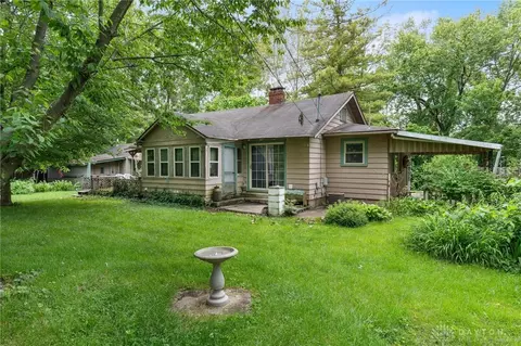 3901 Roslyn Ave, Kettering, OH 45429
