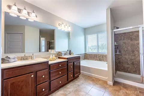 Bath - 370 Clearsprings Dr, Springboro, OH 45066 photo 2 of 4