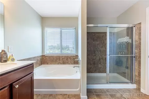 Bath - 370 Clearsprings Dr, Springboro, OH 45066 photo 3 of 4
