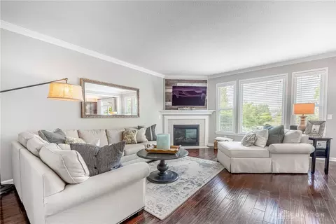 Living - 370 Clearsprings Dr, Springboro, OH 45066 photo 1 of 2