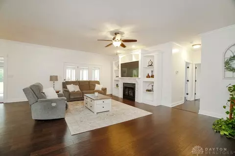 Living - 1122 Cheyenne Ct, Morrow, OH 45152 photo 2 of 3
