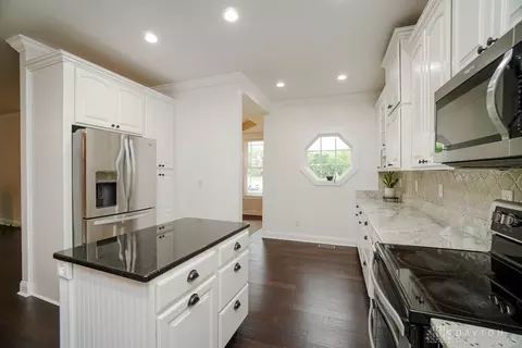 Kitchen - 1122 Cheyenne Ct, Morrow, OH 45152 photo 3 of 4
