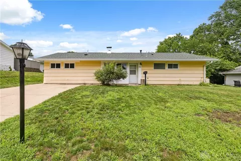 412 Defoe Dr, Dayton, OH 45431