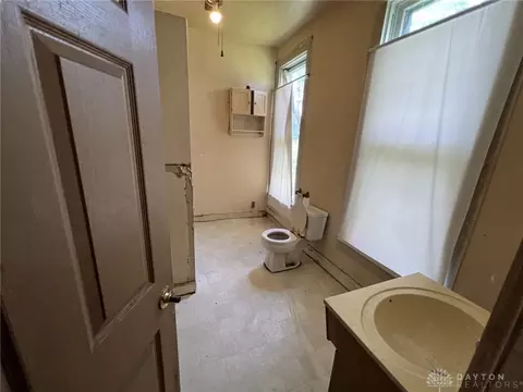 Bath - 1513 Lexington Ave, Springfield, OH 45505 photo 1 of 1